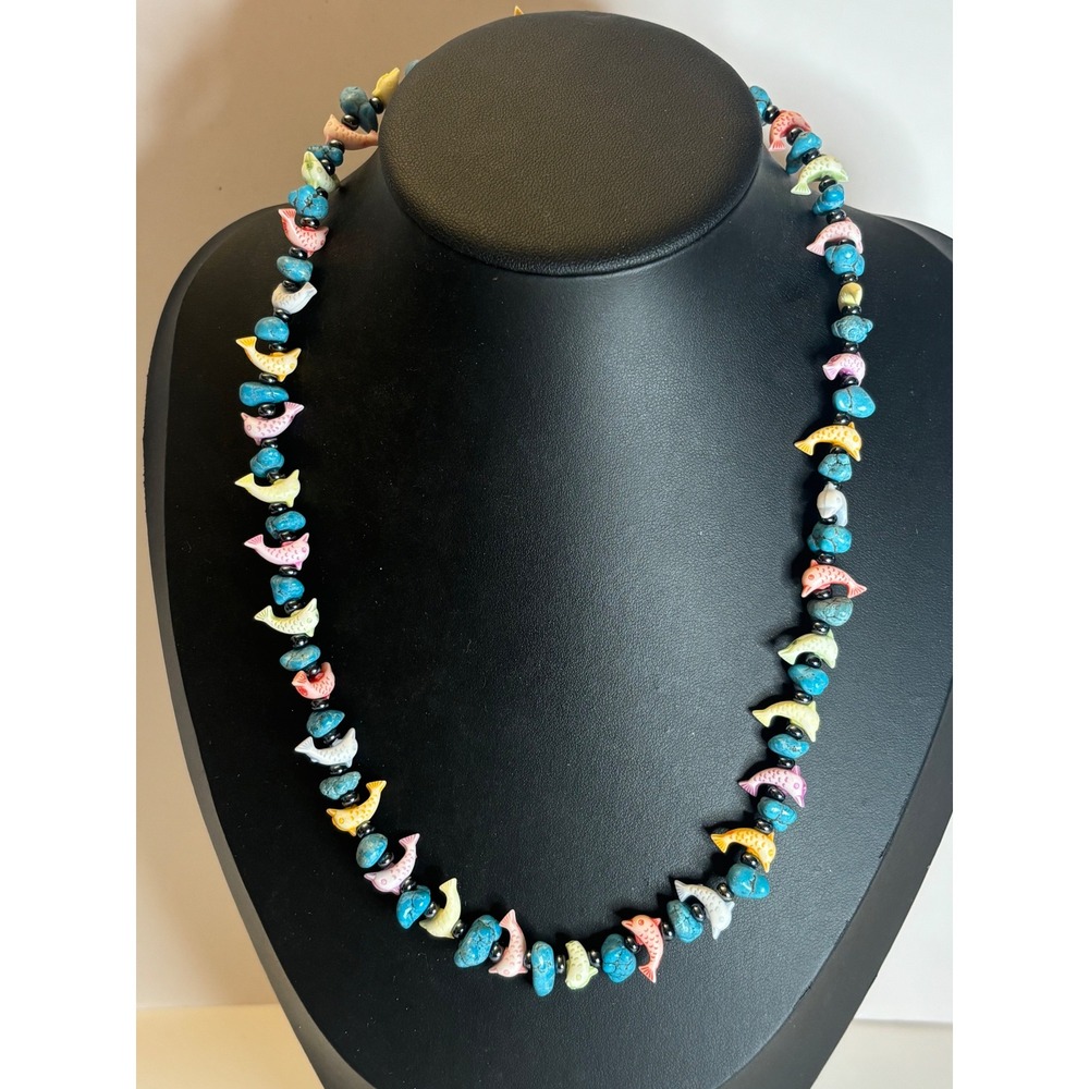 1990s Stone & Resin Coastal Fish Charm Necklace Carved Multi-Color Beads 18"